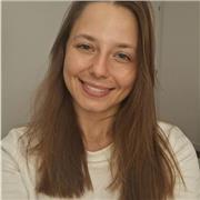 Alumna del grado de Psicología en la Universidad Rovira I Virgili. Capacitada para la enseñanza de estudios primarios e idiomas.